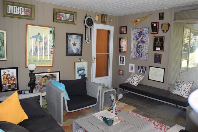 Building Photo - 301 Homan Ave