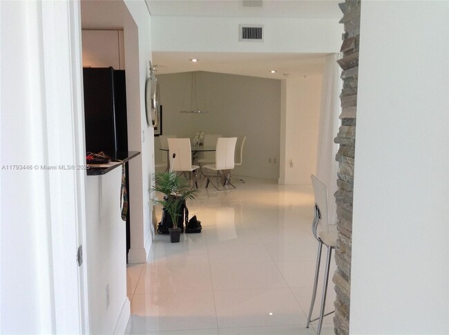 Building Photo - 16699 Collins Ave