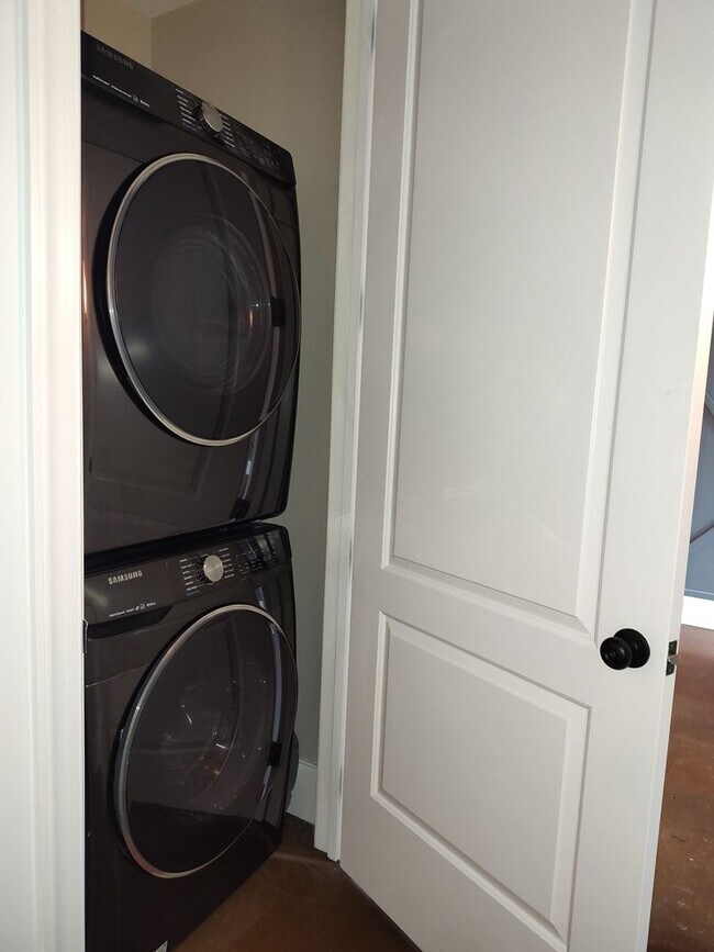 Building Photo - Move-in Ready Condo Located in The Art Dis...