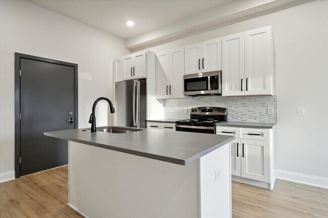 Building Photo - 2157 E Lehigh Ave