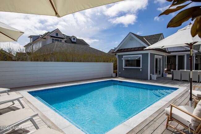 Building Photo - 207 Monmouth Ave