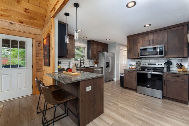 Building Photo - 49 Valley Dr