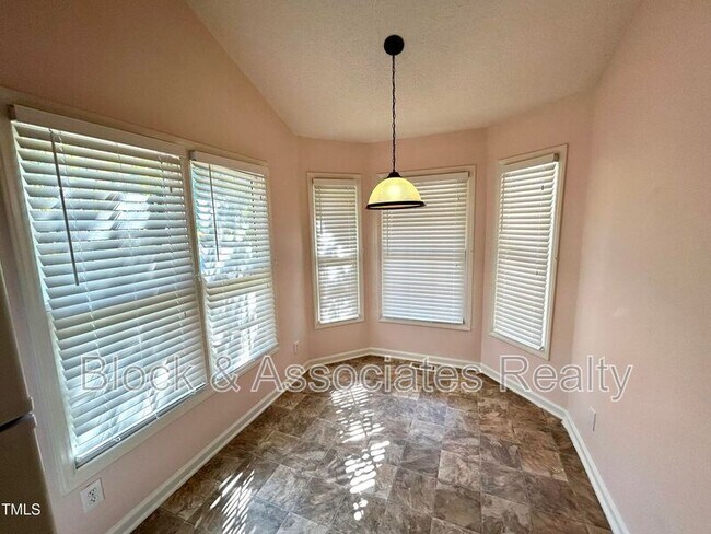 Building Photo - 100 Sugar Hill Pl