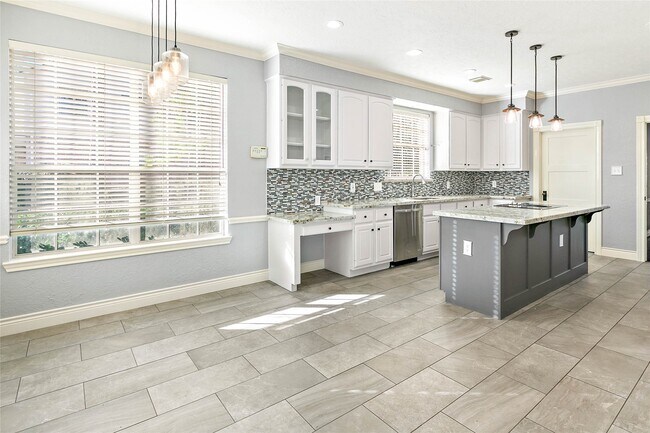 Building Photo - 3 Bough Leaf Pl