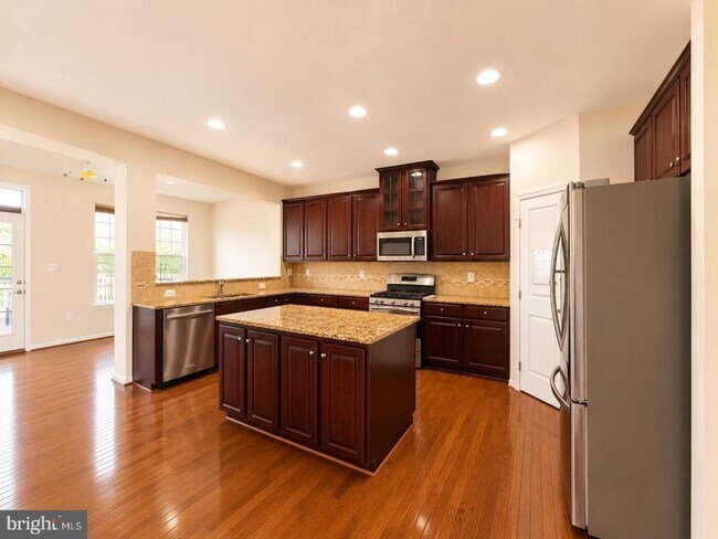 Building Photo - 22605 Winding Woods Way