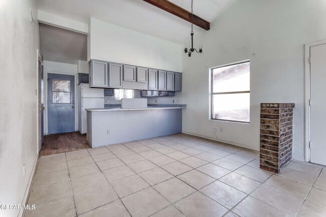 Building Photo - 3551 E Glen Dr