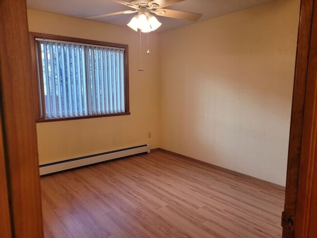 Building Photo - Private large 2 bedroom 2 bath townhouse e...