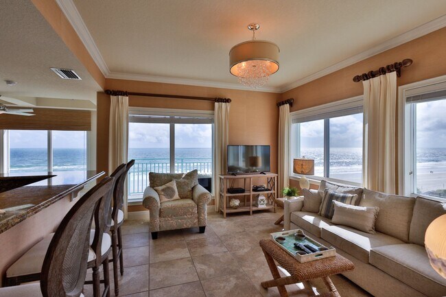 Building Photo - Oceanfront Condo 2 bed/ 2ba Beautifully Decorated and Furnished