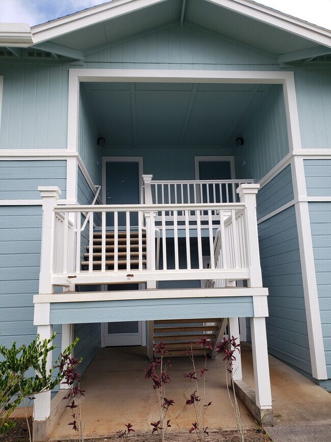 Building Photo - Crescent Lane Townhouse - 1 bedroom, 1 bath, 2 parking!