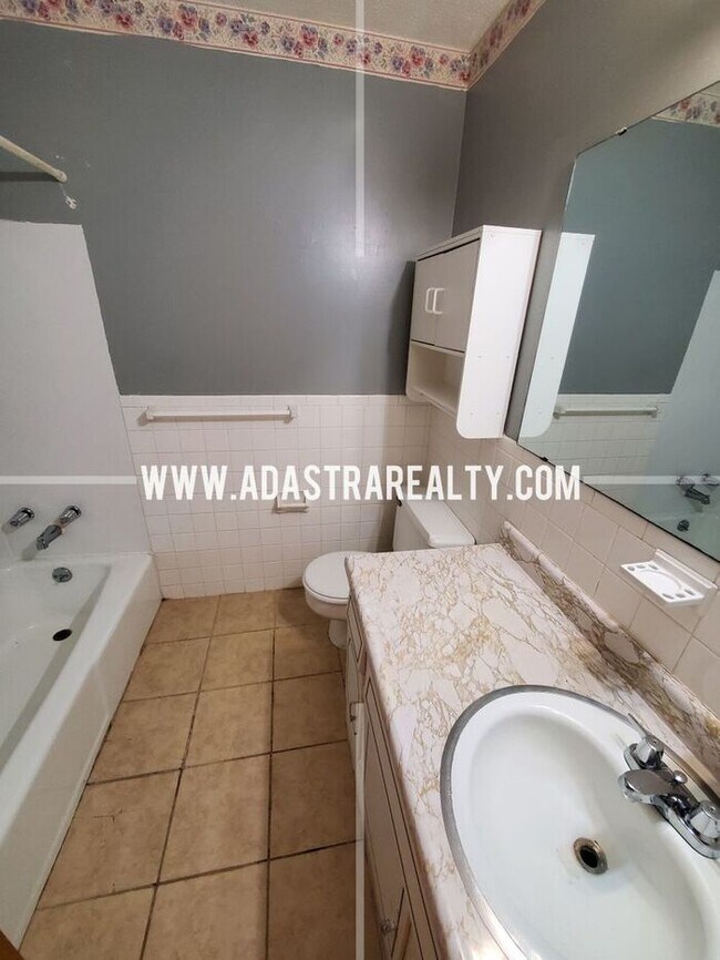 Building Photo - Five Bedroom Home in South KC-Available NOW!!