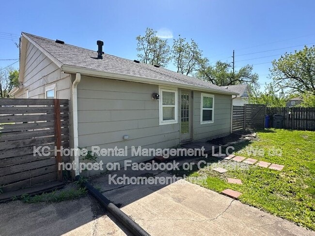 Building Photo - 316 W Elm St