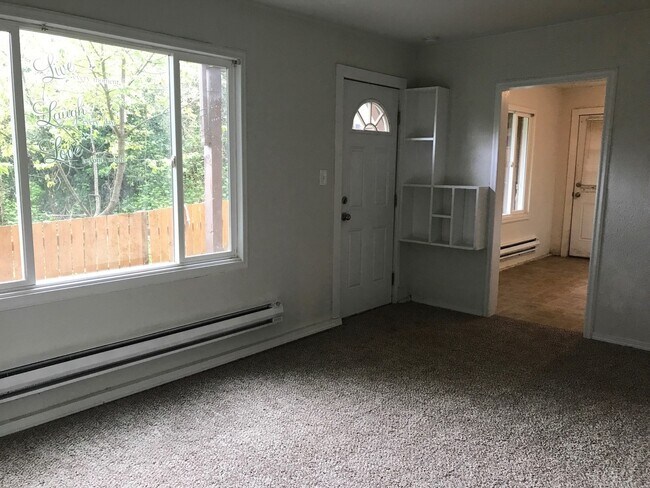 Building Photo - Charleston District- 1 bed 1 bath with W/D...
