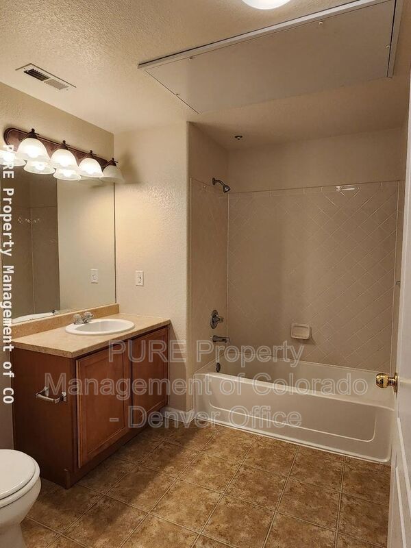 Building Photo - 5534 Lewis St