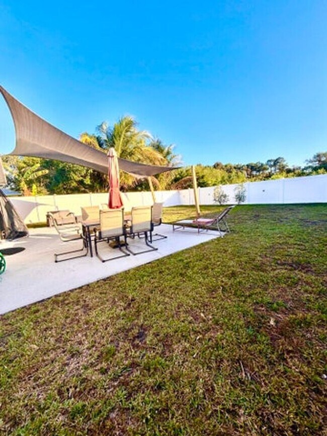 Building Photo - 6934 Mitchell St