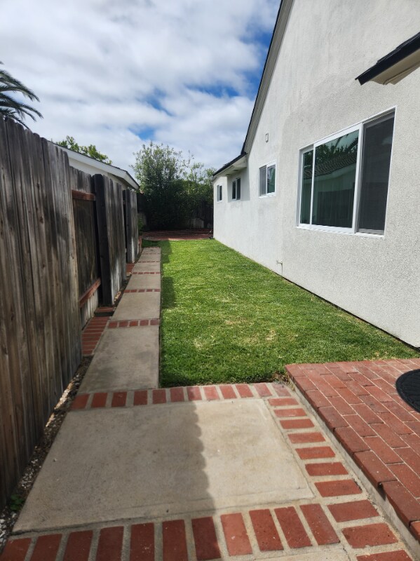 Building Photo - 1219 Essex Ln