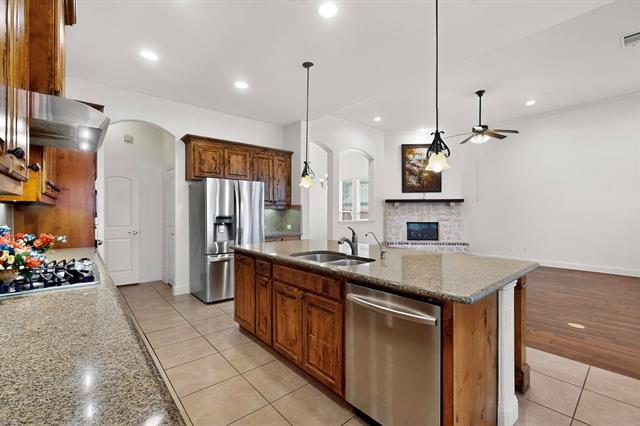 Building Photo - 16157 Meadow Spring Dr
