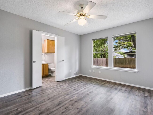 Building Photo - 1411 Hollow Tree Blvd