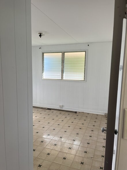Side bedroom from hallway - 220 Nichols St