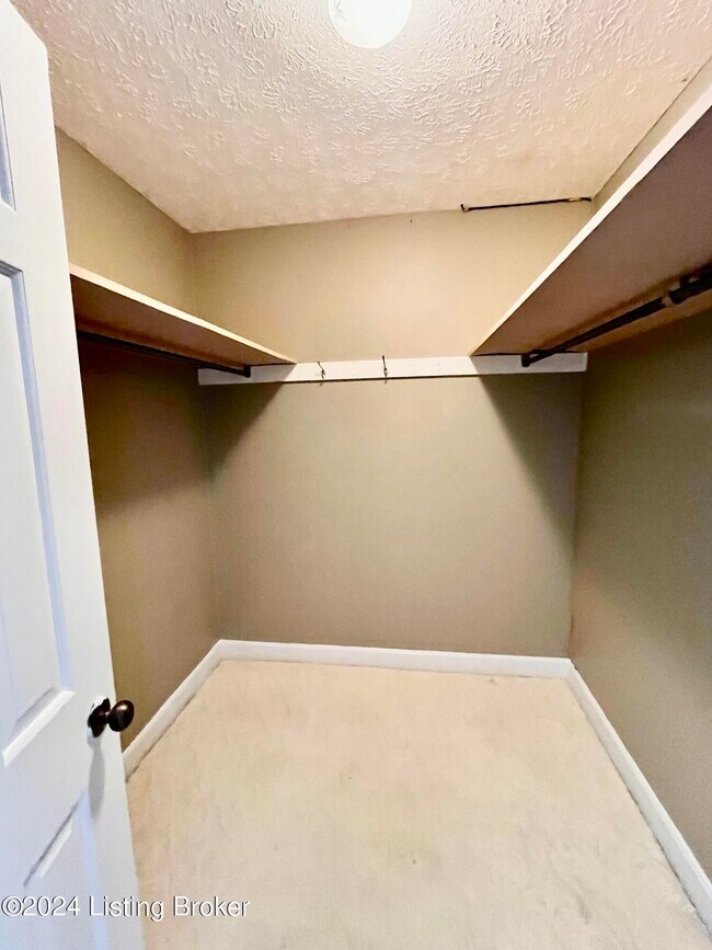 Building Photo - 4612 Deepwood Ct