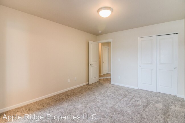 Building Photo - 2400 Woolsey Ln