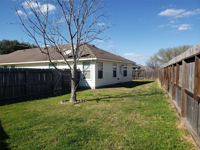 Building Photo - 7302 Legacy Pines Dr