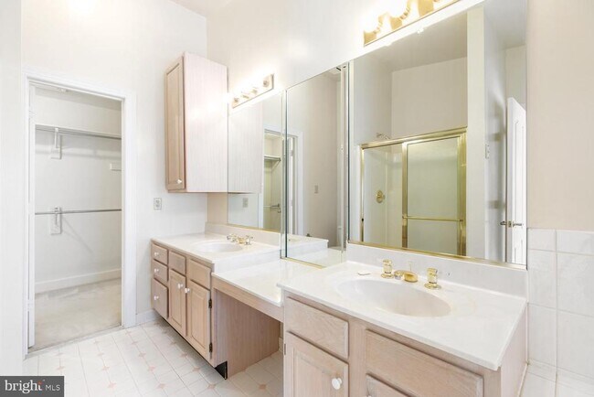 Building Photo - 8165 Madrillon Ct