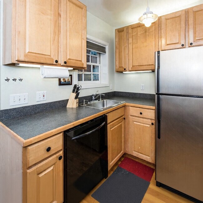 Building Photo - 3207 Cherry Hill Ln
