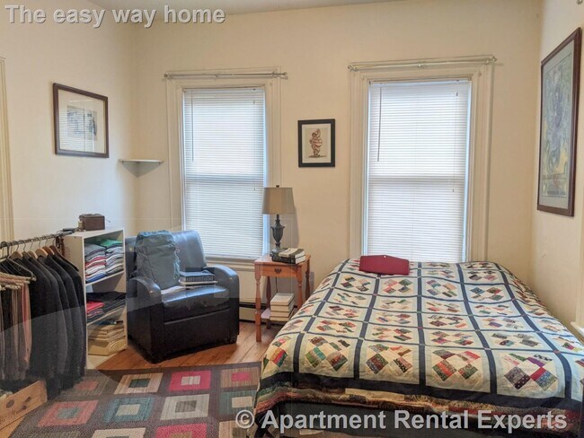 Building Photo - 2 Evergreen Square