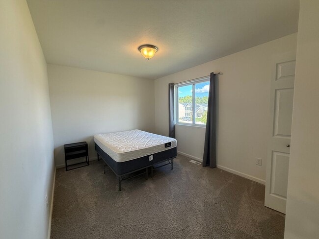 Building Photo - Spacious & Partially Furnished 5-Bedroom Colonial in Allendale's Maple Pond Community