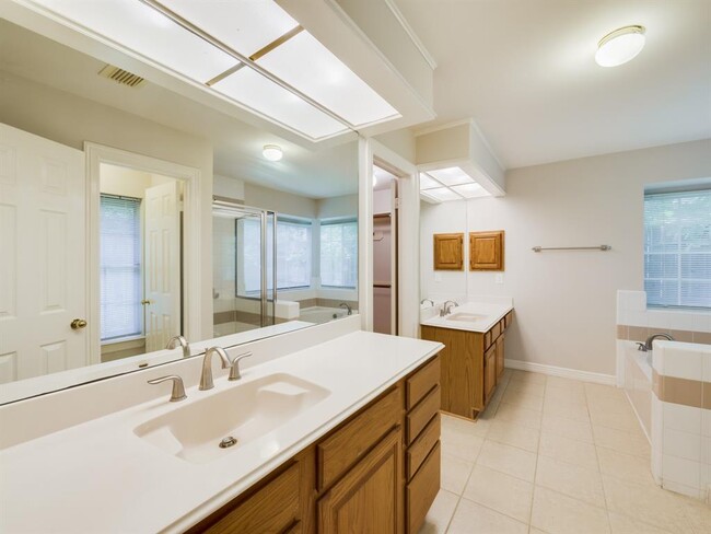 Building Photo - 14211 Woodville Gardens Dr