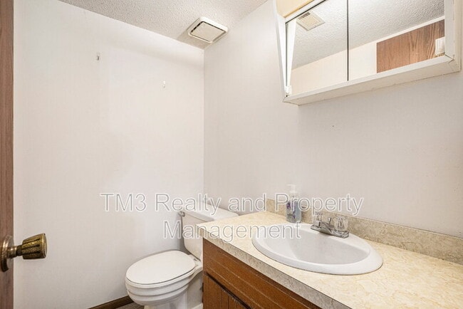 Building Photo - 2409 S 17th Terrace