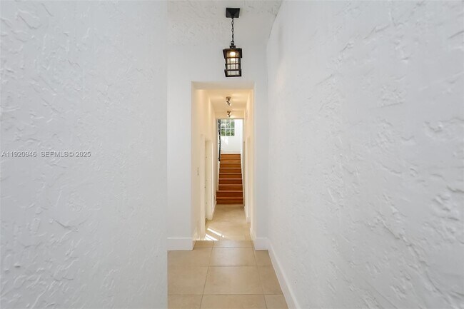 Building Photo - 1916 Ferdinand St