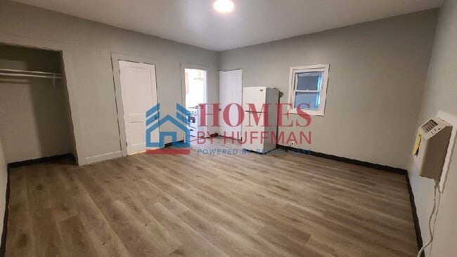 Building Photo - Effiency Unit | Move In Ready