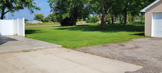 Building Photo - 6060 Town Hall Dr