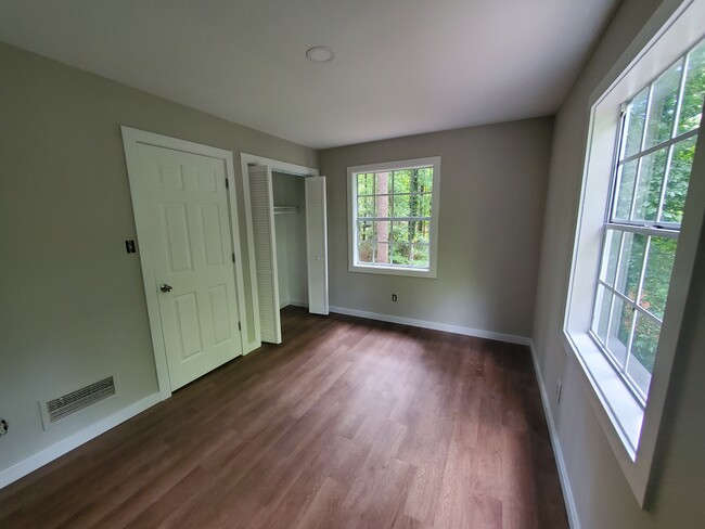 Building Photo - 68 Willow Way
