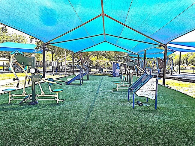 Building Photo - 5105 Tangerine Ave S