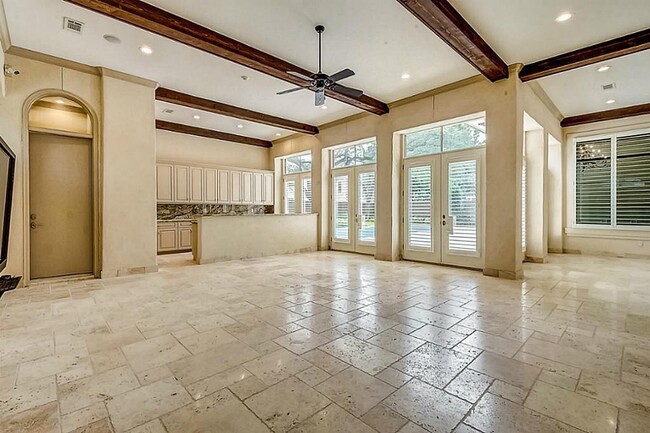 Building Photo - 5559 Holly Springs Dr