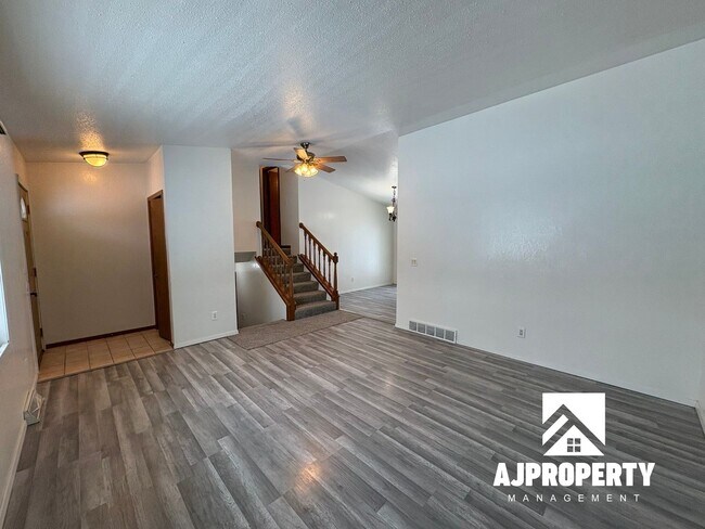 Building Photo - 5801 W Coughran Ct