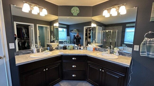 Building Photo - Gorgeous Corner lot 4 bed home! Happy Vall...