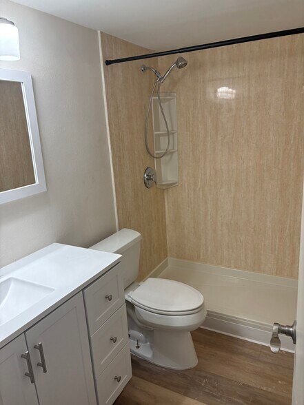 Bath # 2 - 3802 N Lake Dr