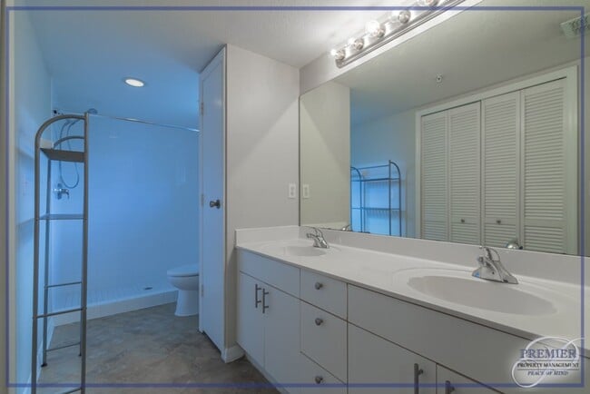 Building Photo - ***2+DEN/2 BATH***CENTRAL NAPLES***CYPRESS...