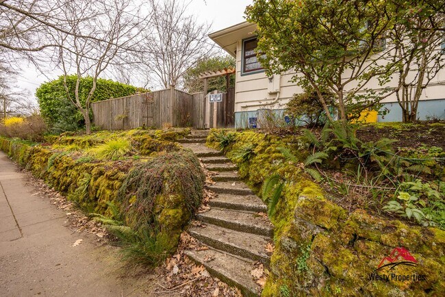 Building Photo - 3205 NE Davis St