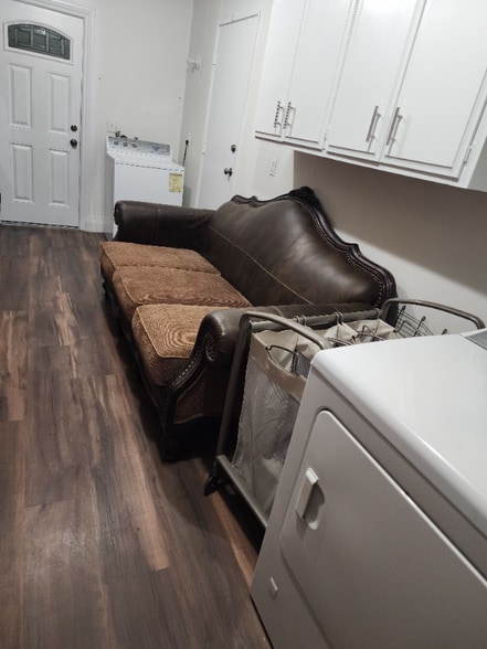 Building Photo - 6245 Ranch Style Highland Home Rnch