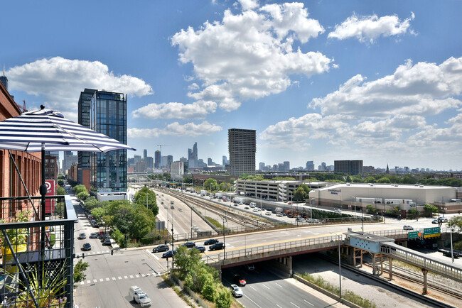 Building Photo - 1224 W Van Buren St