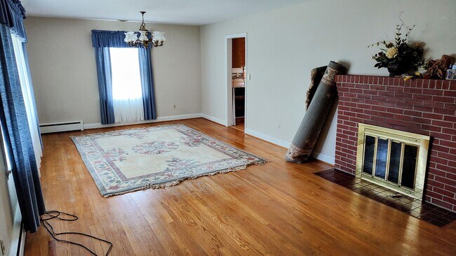 Building Photo - JARRETTSVILLE SINGLE FAMILY HOME ON WORKING FARM