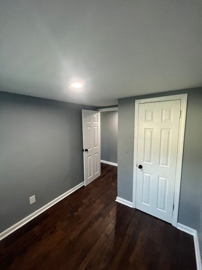 Building Photo - 5613 Hardwick Ln
