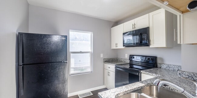 Building Photo - Renovated Home with Detached Garage & Quick Access to the Interstate