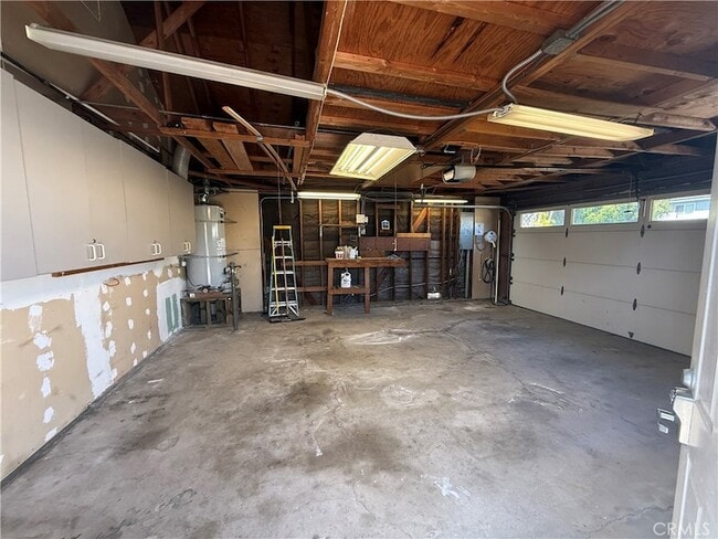 Building Photo - 1702 Lake St