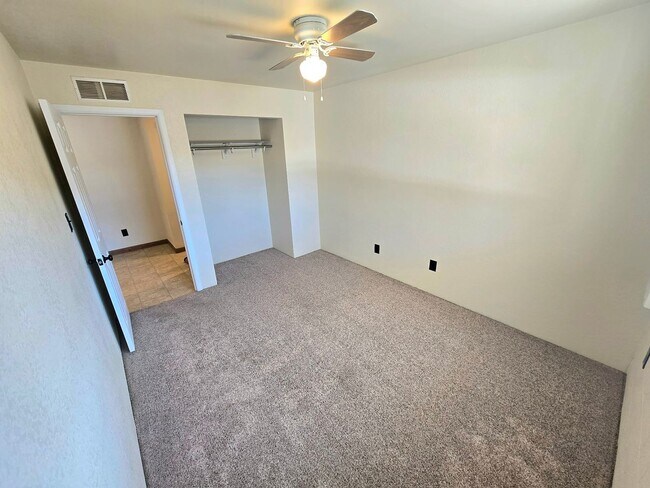 Building Photo - 706 2nd St