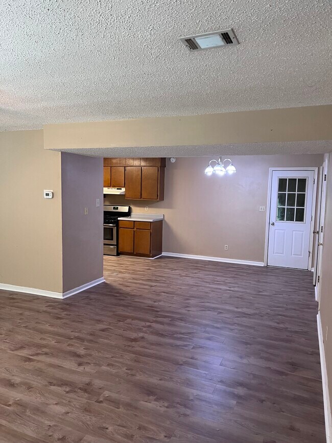 Building Photo - 103 Murdock Ln